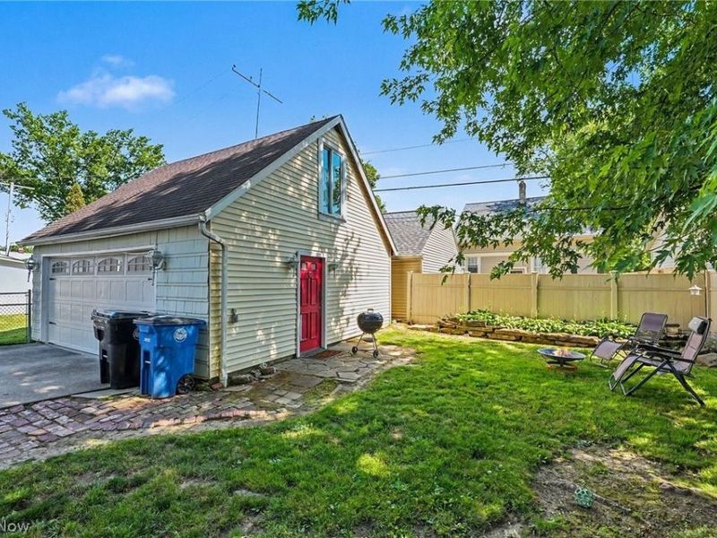 16901 Melgrave Avenue, Cleveland, OH 44135 Photo 24