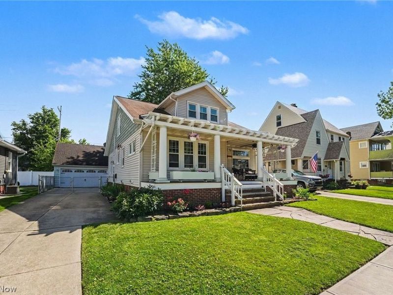 16901 Melgrave Avenue, Cleveland, OH 44135 Photo 3