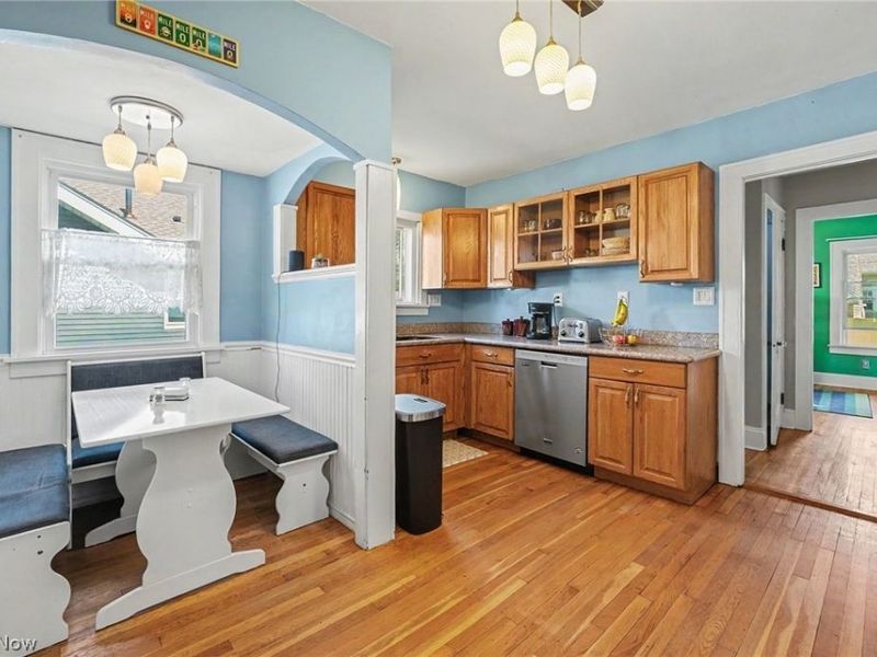 16901 Melgrave Avenue, Cleveland, OH 44135 Photo 9