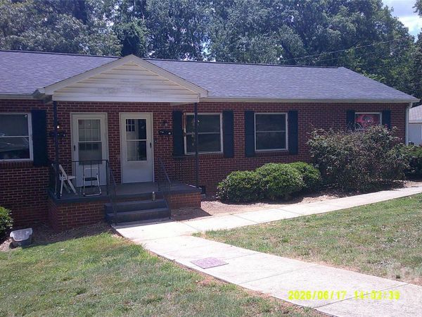 153 15th Avenue NW, Hickory, NC 28601