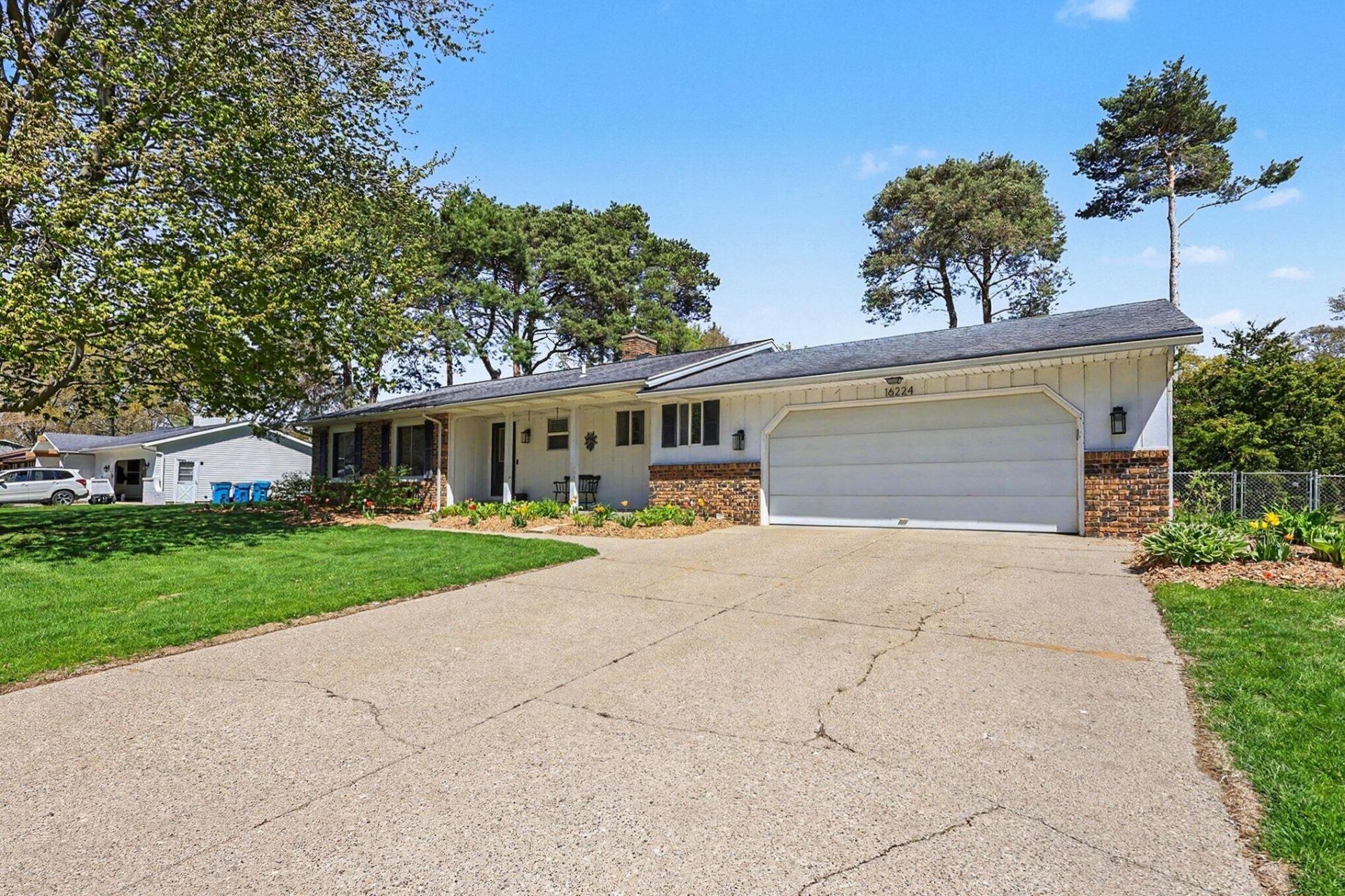 16224 Pinewood Avenue, Spring Lake, MI 49456 Main Photo