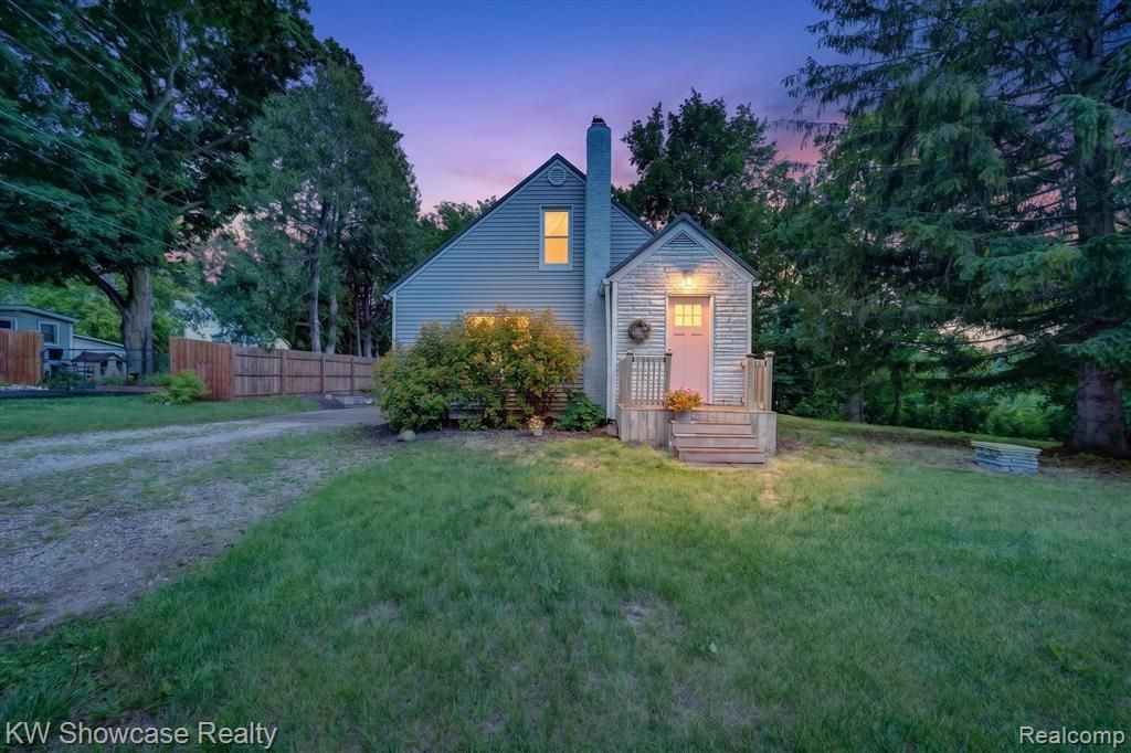 407 Broadway, Springfield Township, MI 48350 Main Photo