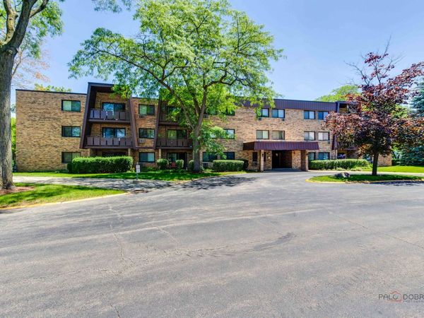 2604 N Windsor Drive , Unit 204, Arlington Heights, IL 60004