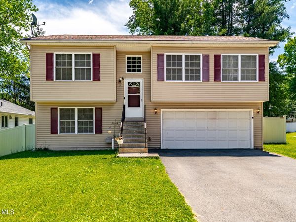 14 Booth Street, Colonie, NY 12205