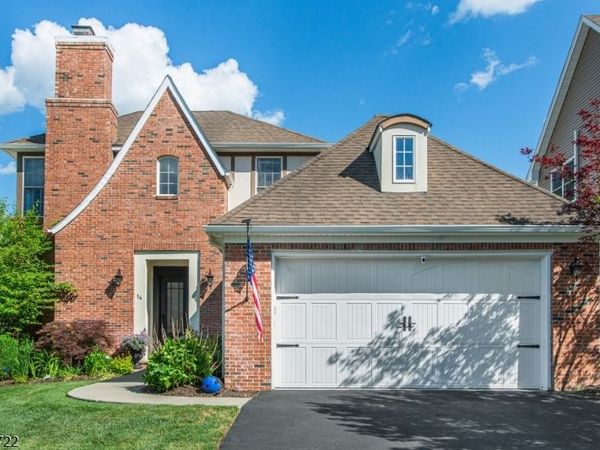 14 Bluffs Ct, Hamburg, NJ 07419