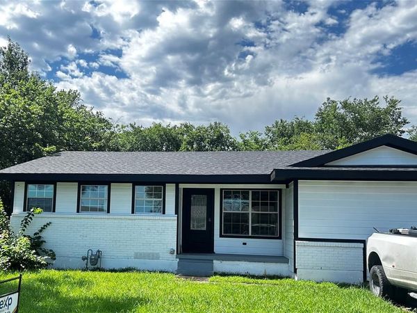 110 E Cunningham Street, Bonham, TX 75418
