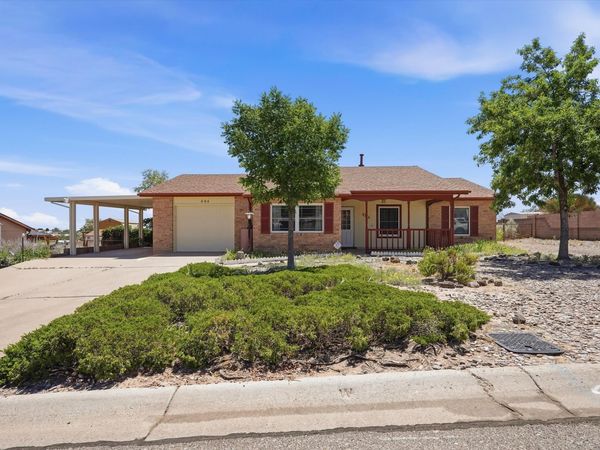 484 Sandstone Drive NE, Rio Rancho, NM 87124