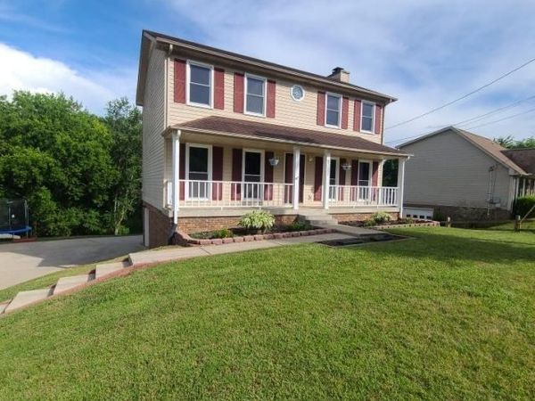 2127 Amadeus Dr, Clarksville, TN 37040