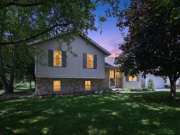 903 Crysta Trail, Cottage Grove, WI 53527