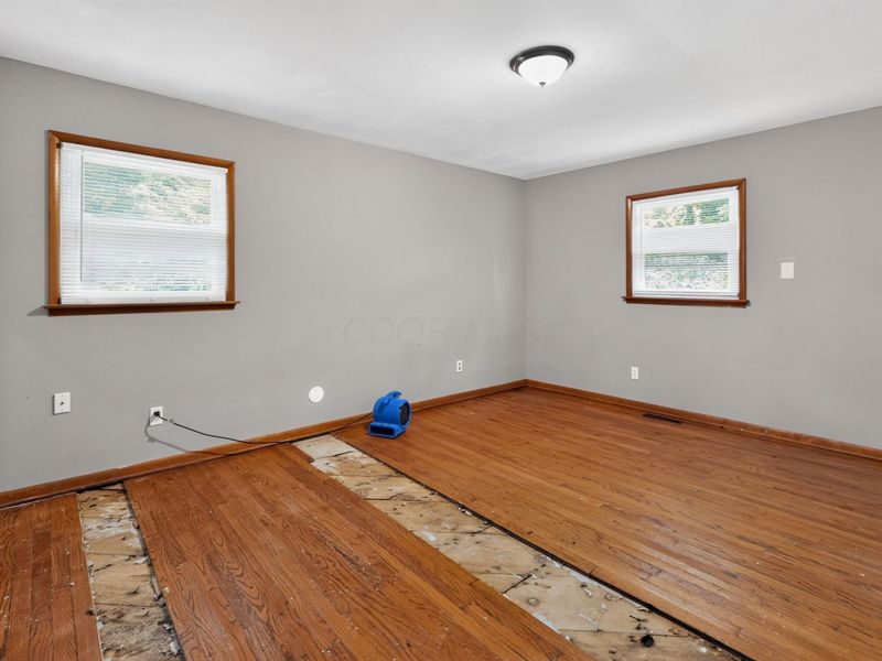 5216 Bagley Road , Columbus, OH 43232 Photo 10
