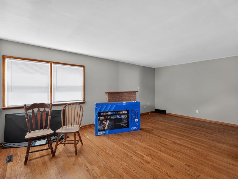 5216 Bagley Road , Columbus, OH 43232 Photo 3