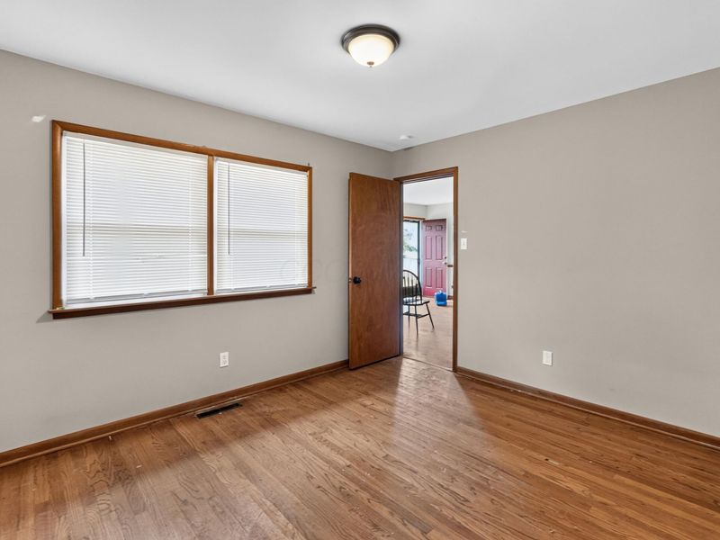 5216 Bagley Road , Columbus, OH 43232 Photo 8