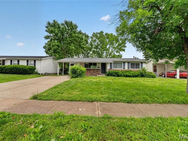 1055 Jackson Lane , St Louis, MO 63031