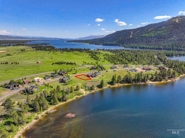 13117 Hawks Bay Road, Donnelly, ID 83615