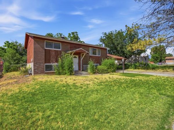 572 W 1680 N, Clinton, UT 84015