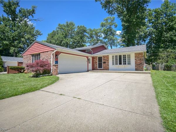 816 Bennett Drive , Elyria, OH 44035