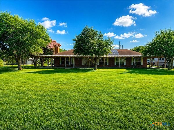2035 County Road 400 , Yoakum, TX 77995