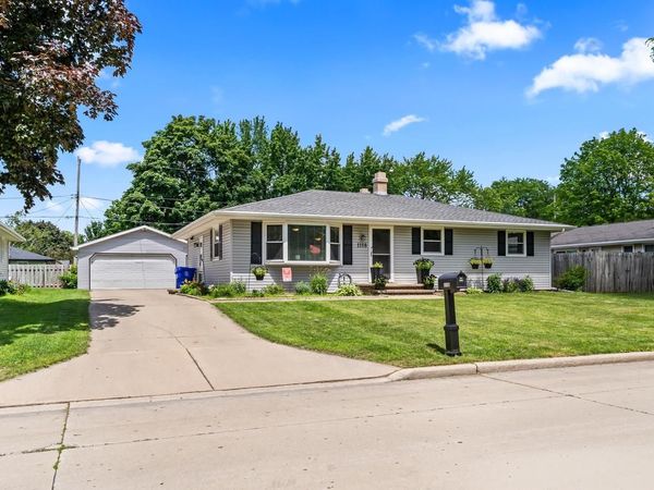 1118 E PARK HILLS DRIVE, Appleton, WI 54915