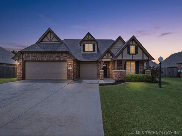 10104 N 142nd Avenue E, Owasso, OK 74055