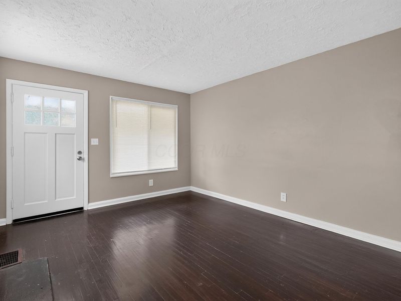 852 S Hampton Road , Columbus, OH 43227 Photo 5