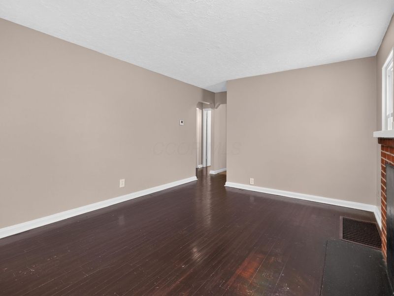 852 S Hampton Road , Columbus, OH 43227 Photo 6