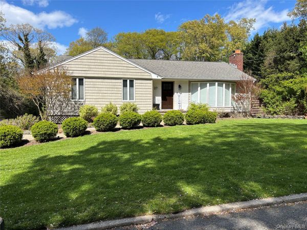 27 Hennessy Drive Drive, Huntington, NY 11743