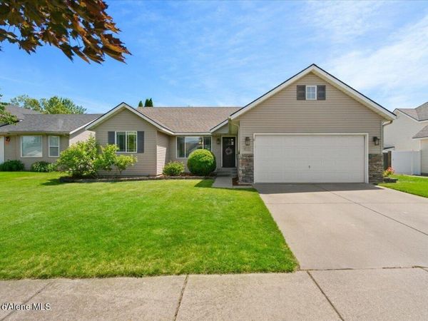 2738 N Ivy LN, Post Falls, ID 83854