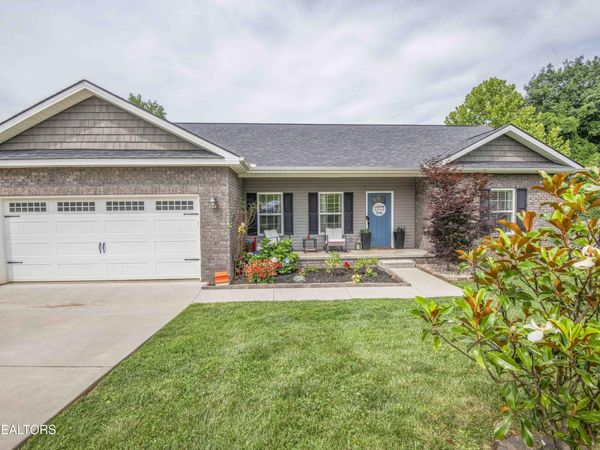2000 Country Brook Lane, Knoxville, TN 37921