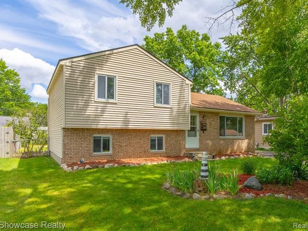 3412 W Clarice Avenue, Highland Twp, MI 48356