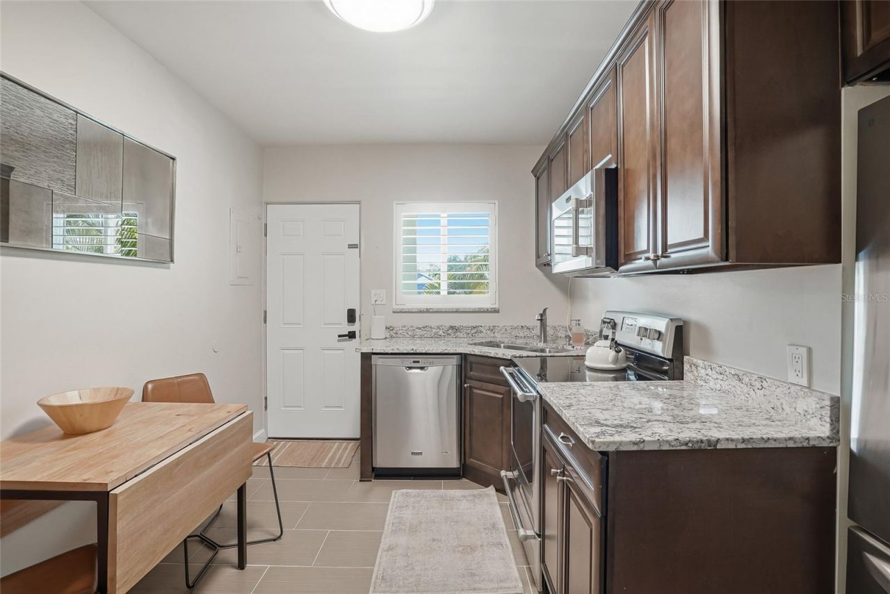 410 12th Avenue Ne, Unit 8, Saint Petersburg, FL 33701 Photo