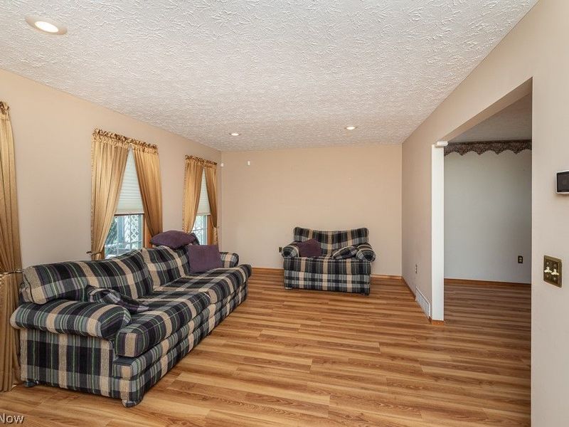 7456 Hidden Glen Drive, Amherst, OH 44001 Photo 4