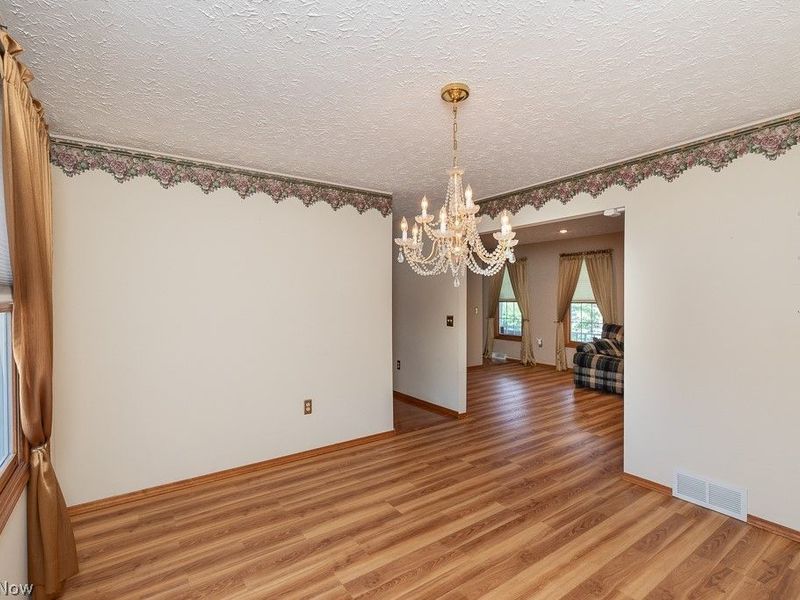 7456 Hidden Glen Drive, Amherst, OH 44001 Photo 5
