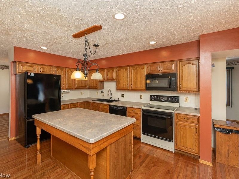 7456 Hidden Glen Drive, Amherst, OH 44001 Photo 8