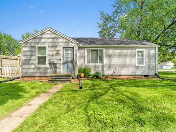2941 S Deerfield Avenue, Lansing, MI 48911