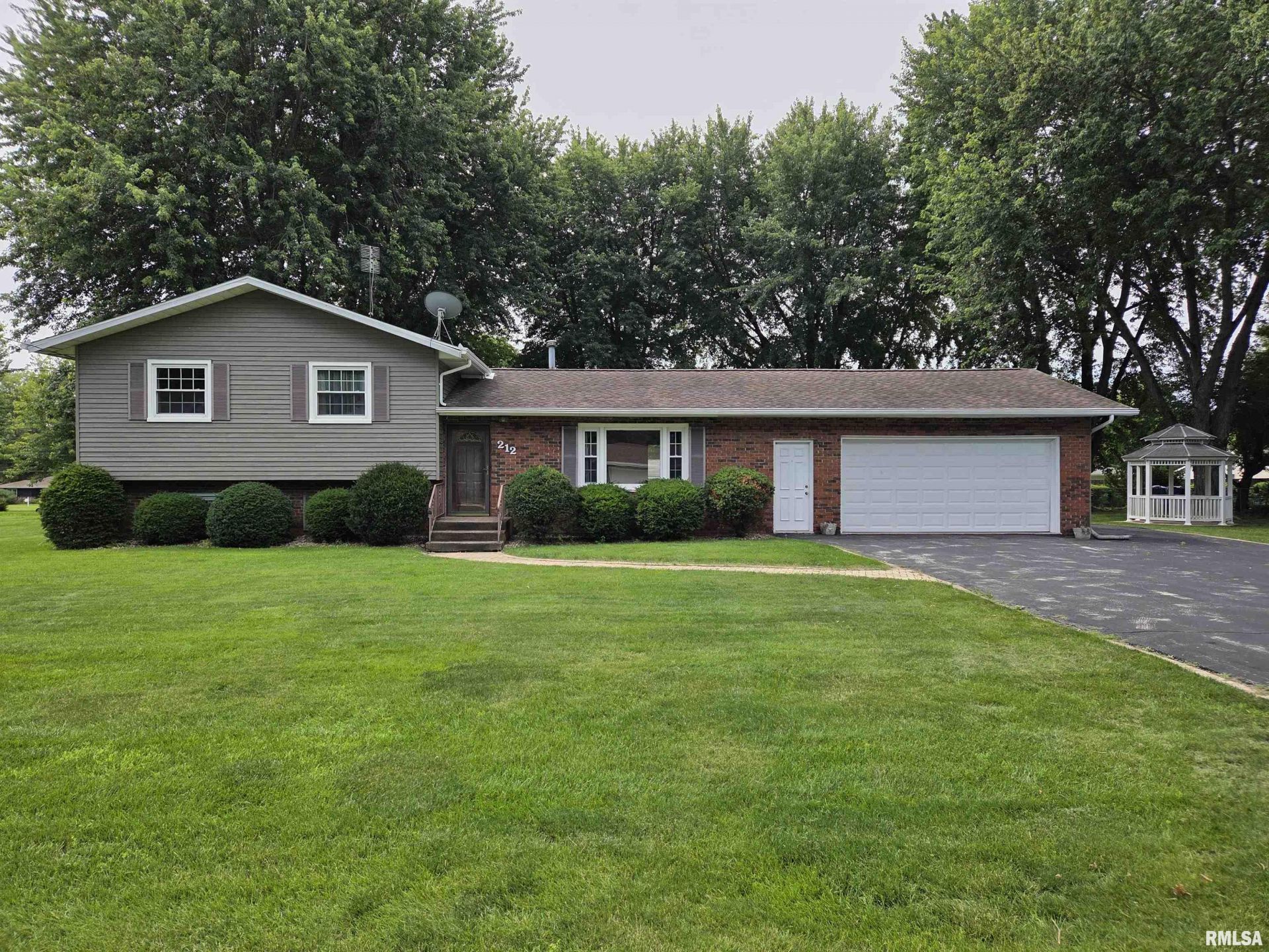 212 California Avenue, East Galesburg, IL 61430 Main Photo