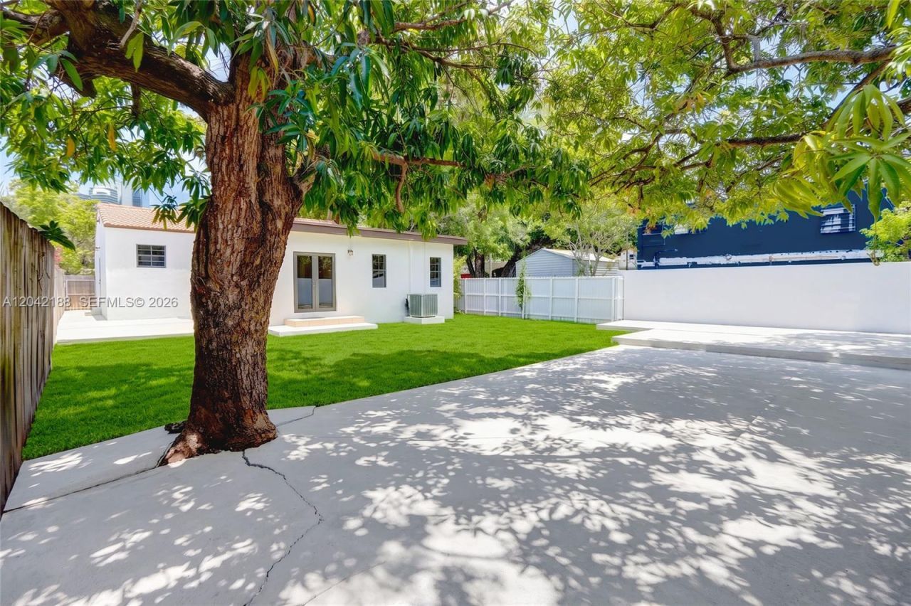 322 SW 18th Road , Miami, FL 33129 Photo