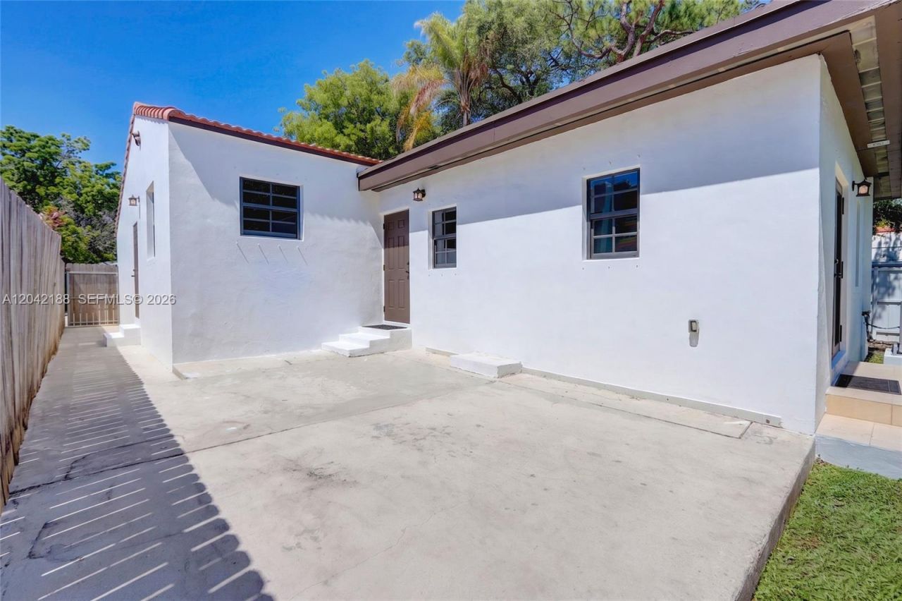 322 SW 18th Road , Miami, FL 33129 Photo