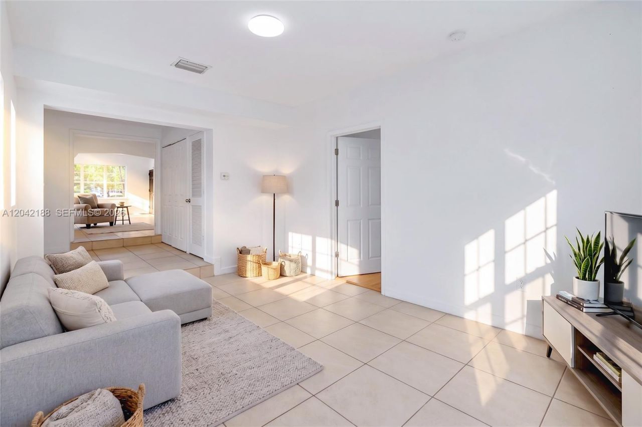 322 SW 18th Road , Miami, FL 33129 Photo