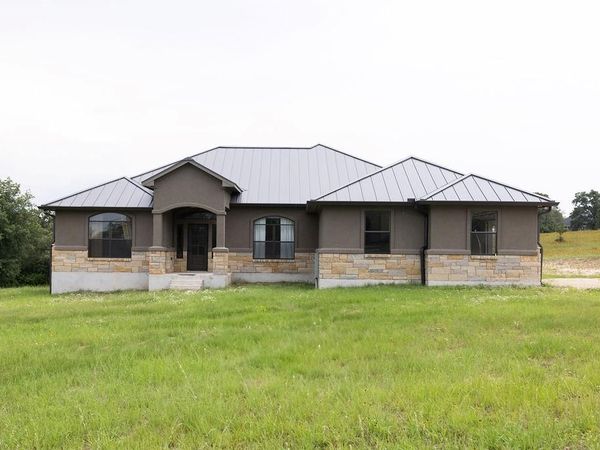 111 Powder RDG, Luling, TX 78648