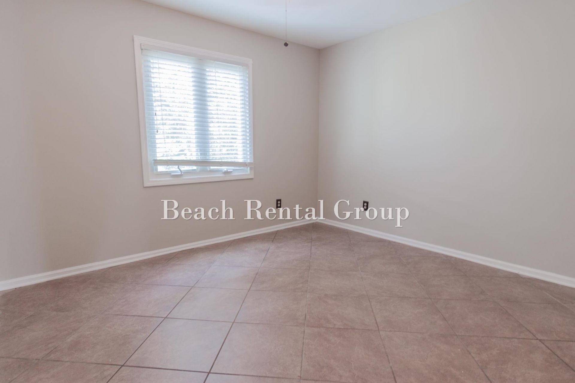 2010 Sand Dunes Dr.  Photo 4