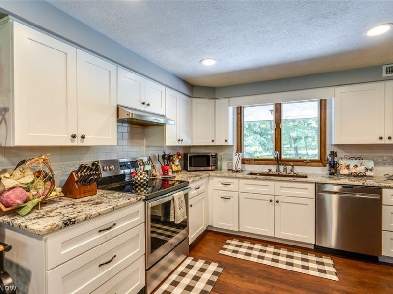 5269 Woodview Avenue, Louisville, OH 44641 Photo 8