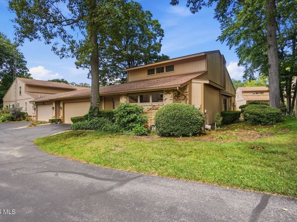 2437 Parliament Square , Toledo, OH 43617