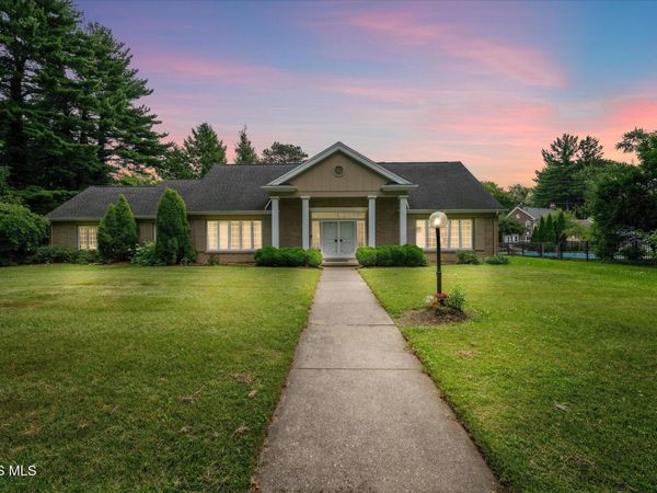 2060 Whitehall Rd , Ottawa Hills, OH 43606