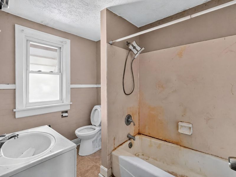 312 N Warren Avenue , Columbus, OH 43204 Photo 13
