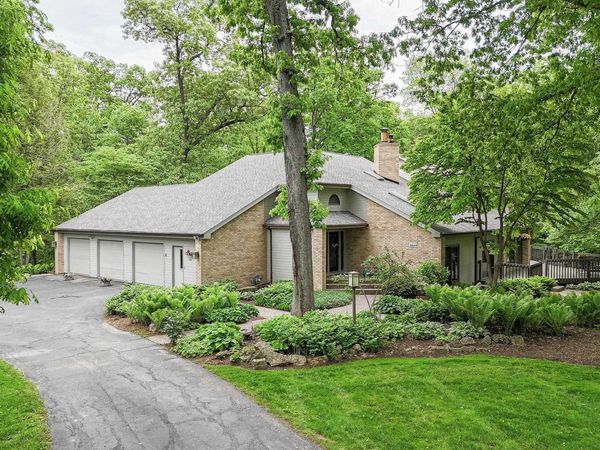 16644 Forest Gate Road, Dubuque, IA 52001