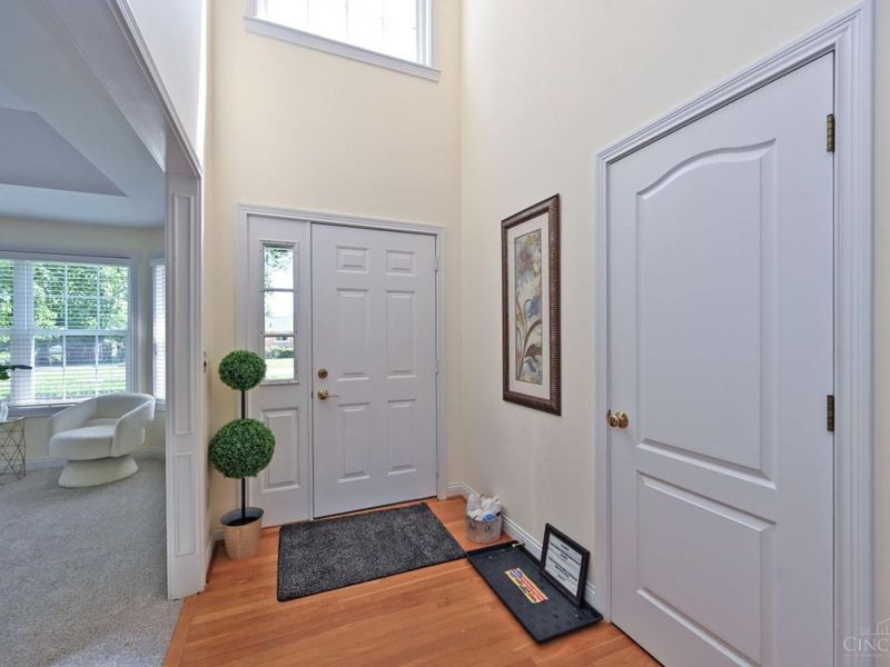8552 Deerway Drive, Sycamore Township, OH 45236 Photo 2