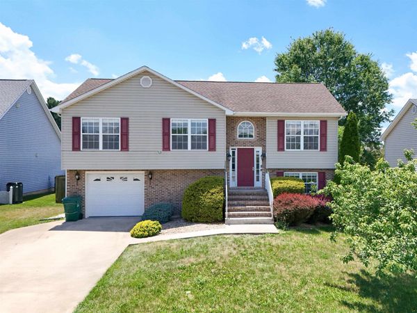 2408 MONROE ST, WAYNESBORO, VA 22980