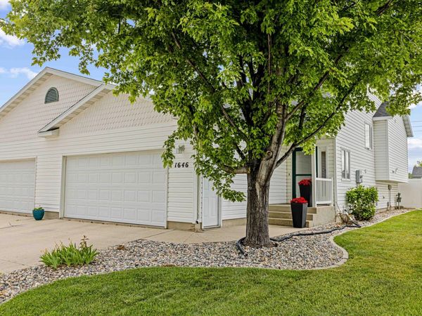 1646 19th Avenue E, West Fargo, ND 58078