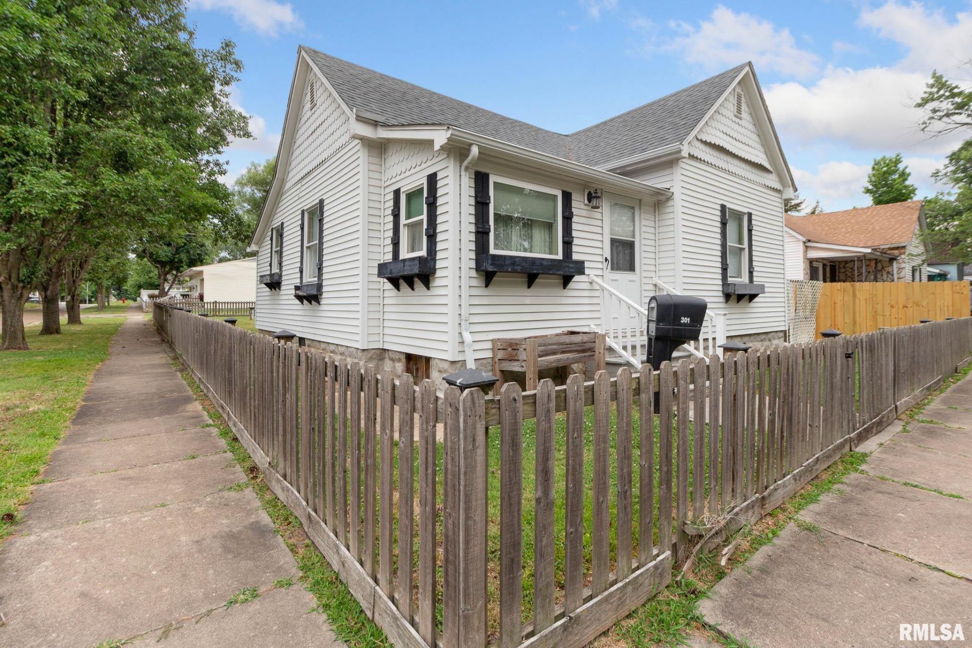 301 N 9th Street, Herrin, IL 62948 Main Photo