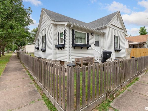301 N 9th Street, Herrin, IL 62948